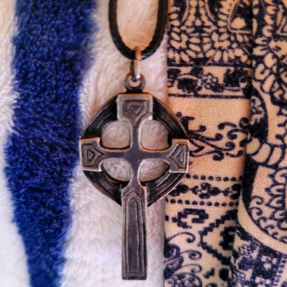 Jewelry - Celtics cross rope pendant necklace